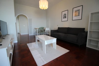 Apartamento T1 para Arrendamento em São Martinho