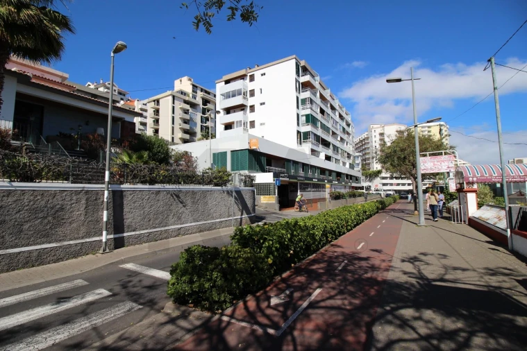 Apartamento T1 para Arrendamento em São Martinho Foto 5
