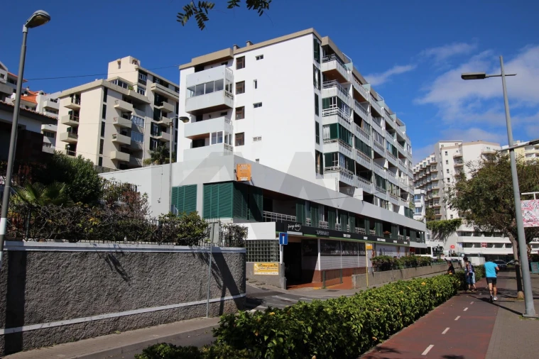 Apartamento T1 para Arrendamento em São Martinho Foto 7