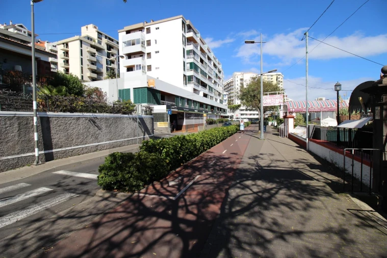 Apartamento T1 para Arrendamento em São Martinho Foto 9
