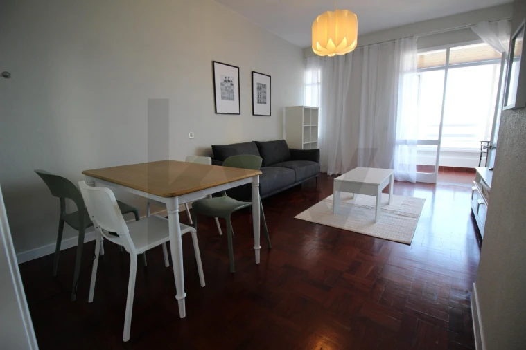 Apartamento T1 para Arrendamento em São Martinho Foto 15