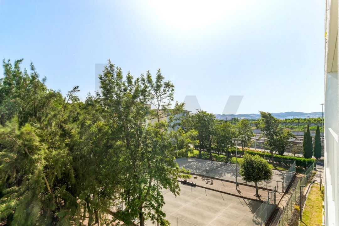 Apartamento T2 para Arrendamento em Carnide Foto 23
