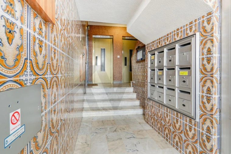 Apartamento T3 para Venda em Almada, Cova da Piedade, Pragal e Cacilhas Foto 29