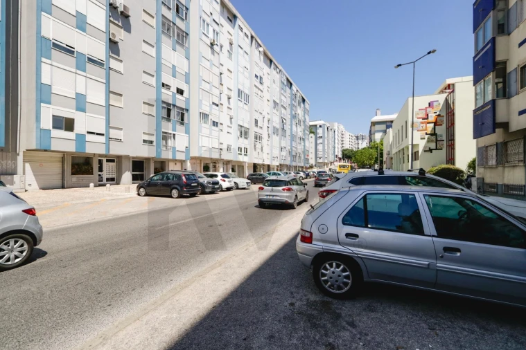Apartamento T3 para Venda em Almada, Cova da Piedade, Pragal e Cacilhas Foto 31