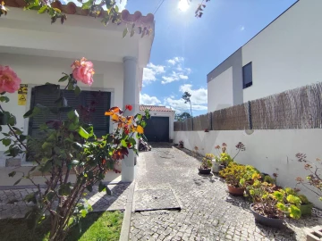 Moradia T3 para Venda em Charneca de Caparica e Sobreda