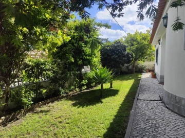 Moradia T3 para Venda em Charneca de Caparica e Sobreda