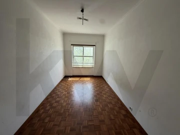Apartamento T2 para Arrendamento em Carnide