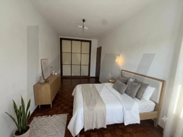 Apartamento T2 para Arrendamento em Carnide