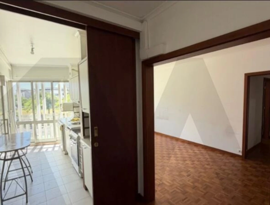 Apartamento T2 para Arrendamento em Carnide Foto 4