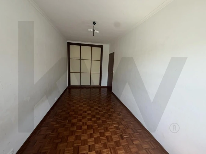 Apartamento T2 para Arrendamento em Carnide Foto 5