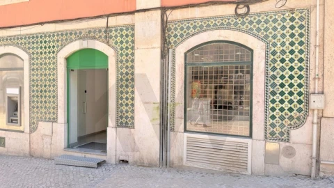 Loja para Arrendamento em Estrela