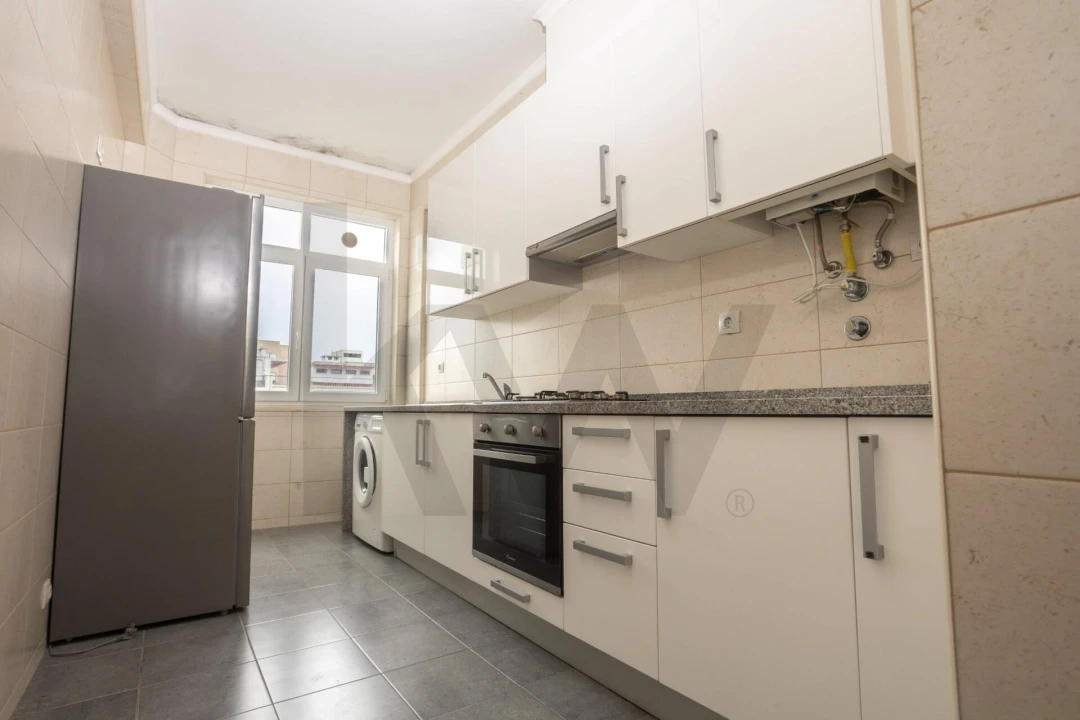 Apartamento T2 para Arrendamento em Benfica Foto 13