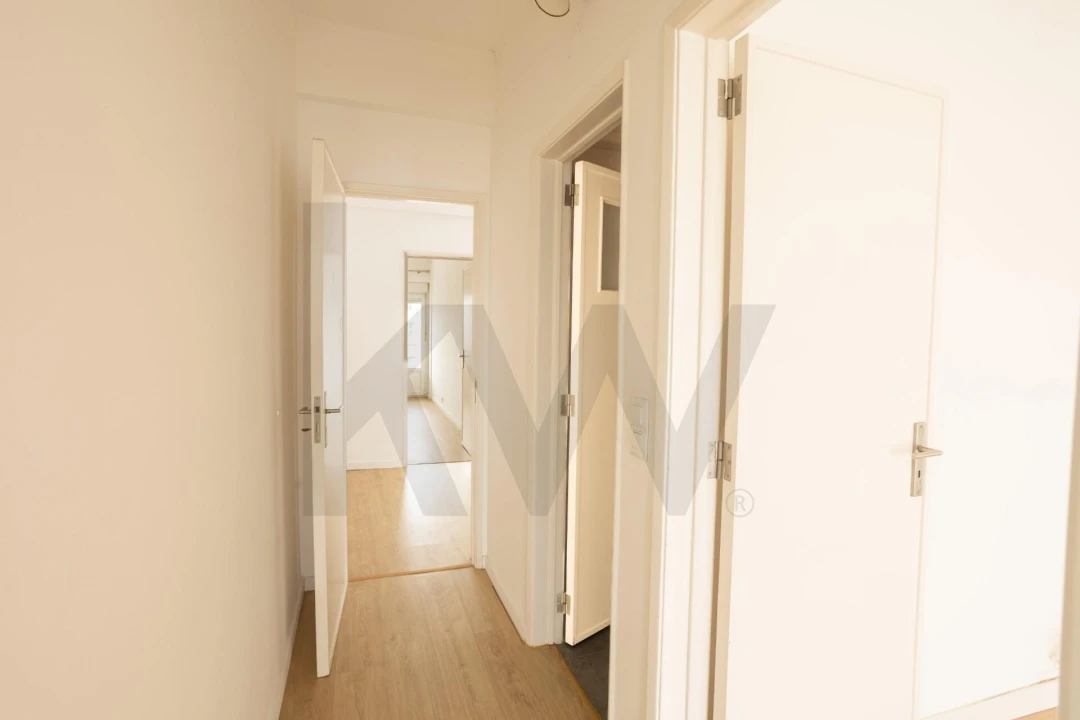 Apartamento T2 para Arrendamento em Benfica Foto 9