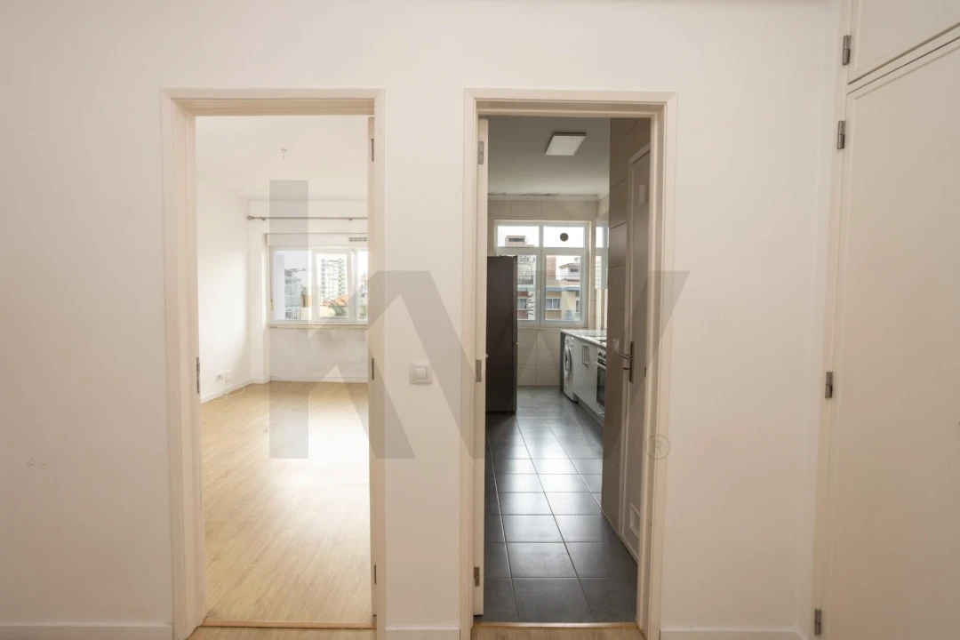 Apartamento T2 para Arrendamento em Benfica Foto 4
