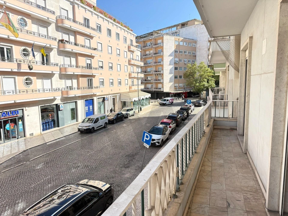 Apartamento T4 para Arrendamento em Avenidas Novas Foto 9