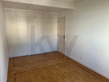 Apartamento T3 para Arrendamento em Avenidas Novas