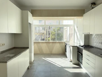 Apartamento T4 para Arrendamento em Avenidas Novas