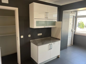 Apartamento T3 para Arrendamento em Avenidas Novas
