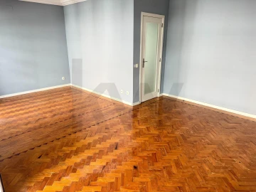 Apartamento T4 para Arrendamento em Avenidas Novas