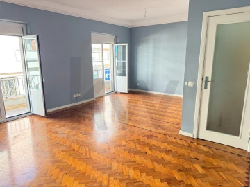 Apartamento T4 para Arrendamento em Avenidas Novas