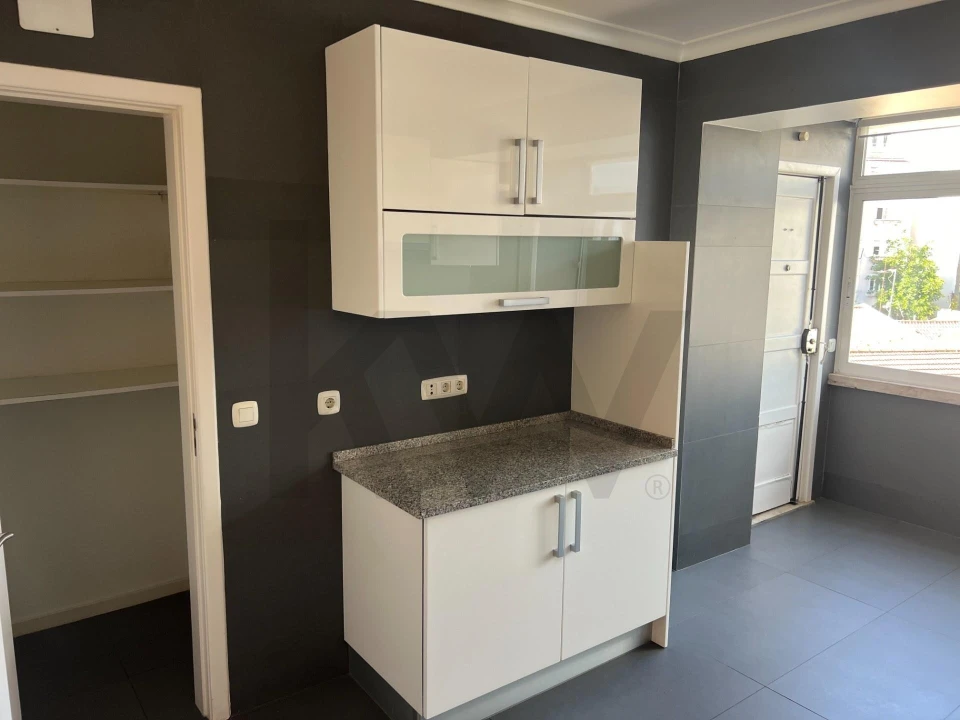 Apartamento T3 para Arrendamento em Avenidas Novas Foto 7