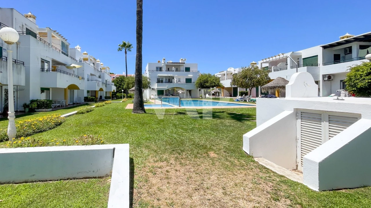Apartamento T3 para Venda em Quarteira Foto 36
