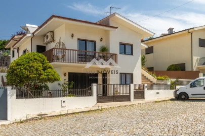 Moradia T4 para Venda em Freixo de Cima e de Baixo