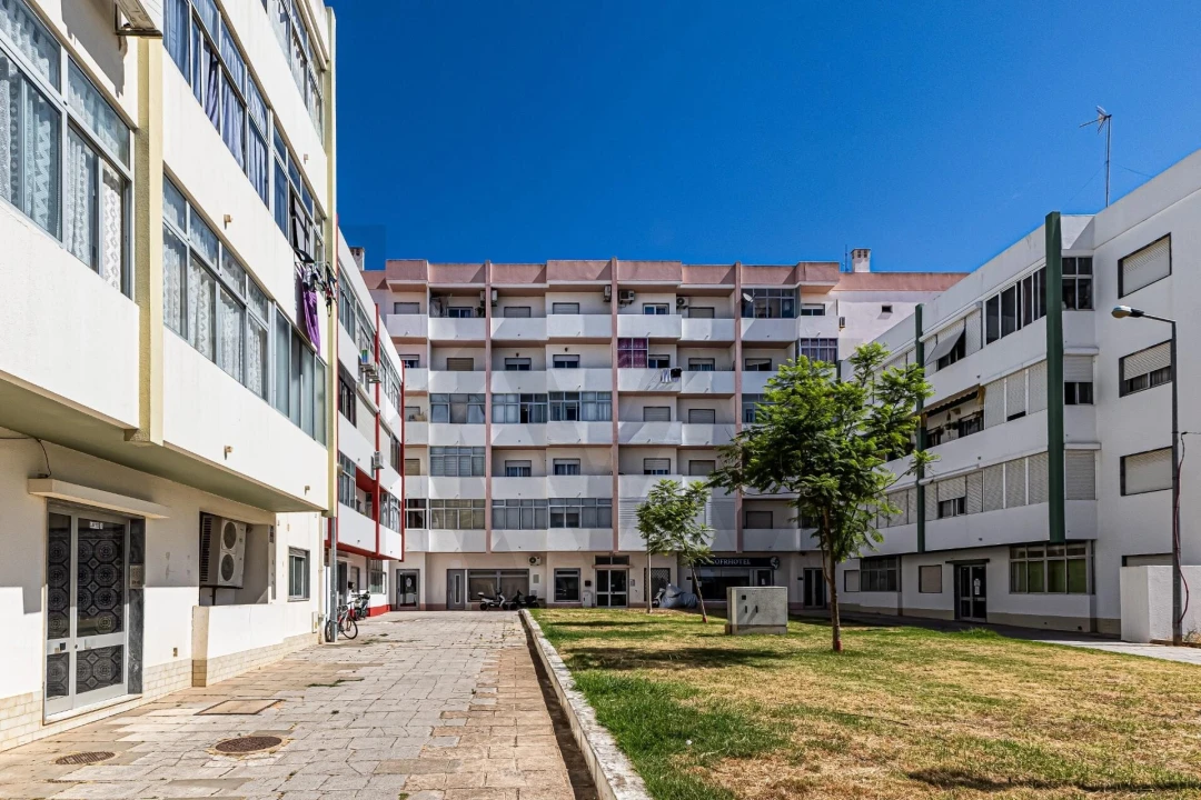 Apartamento T2 para Venda em Portimão Foto 2