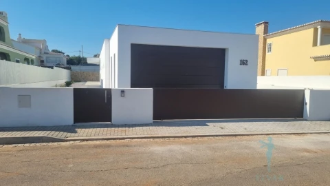 Moradia para Venda em Mexilhoeira Grande