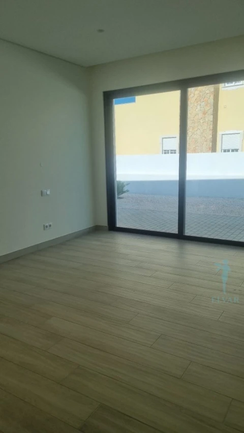 Moradia para Venda em Mexilhoeira Grande