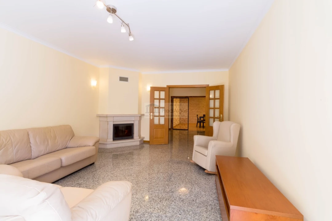 Apartamento T2 para Arrendamento em Algés, Linda-A-Velha e Cruz Quebrada-Dafundo Foto 2