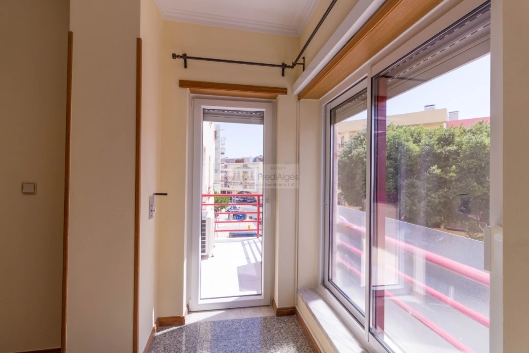 Apartamento T2 para Arrendamento em Algés, Linda-A-Velha e Cruz Quebrada-Dafundo Foto 3
