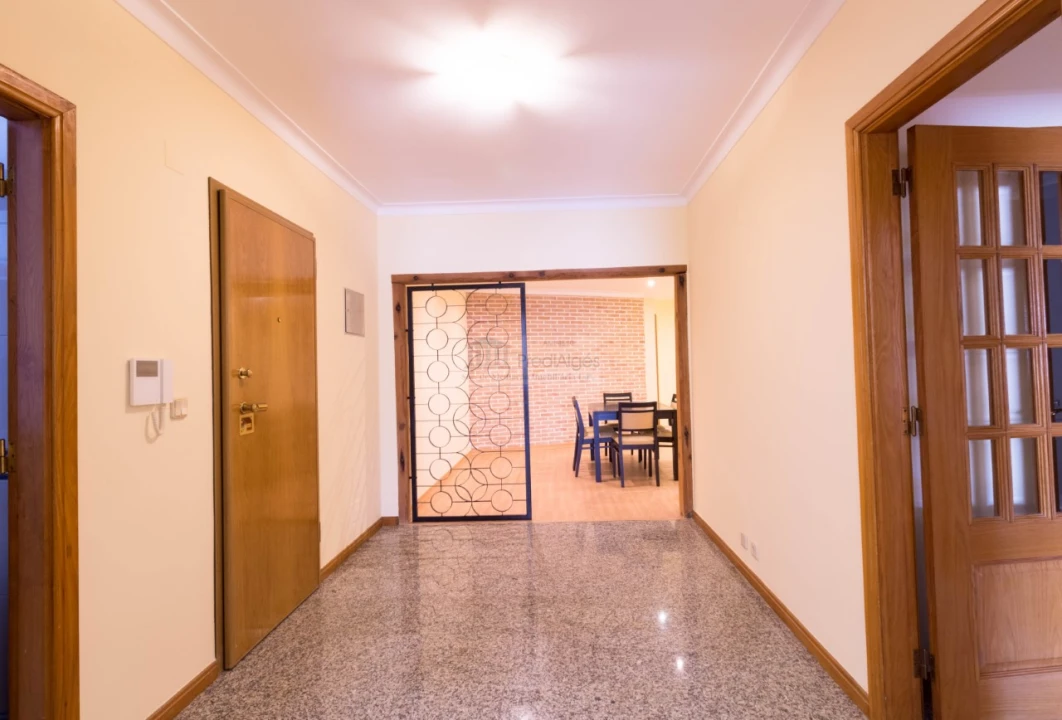 Apartamento T2 para Arrendamento em Algés, Linda-A-Velha e Cruz Quebrada-Dafundo Foto 5