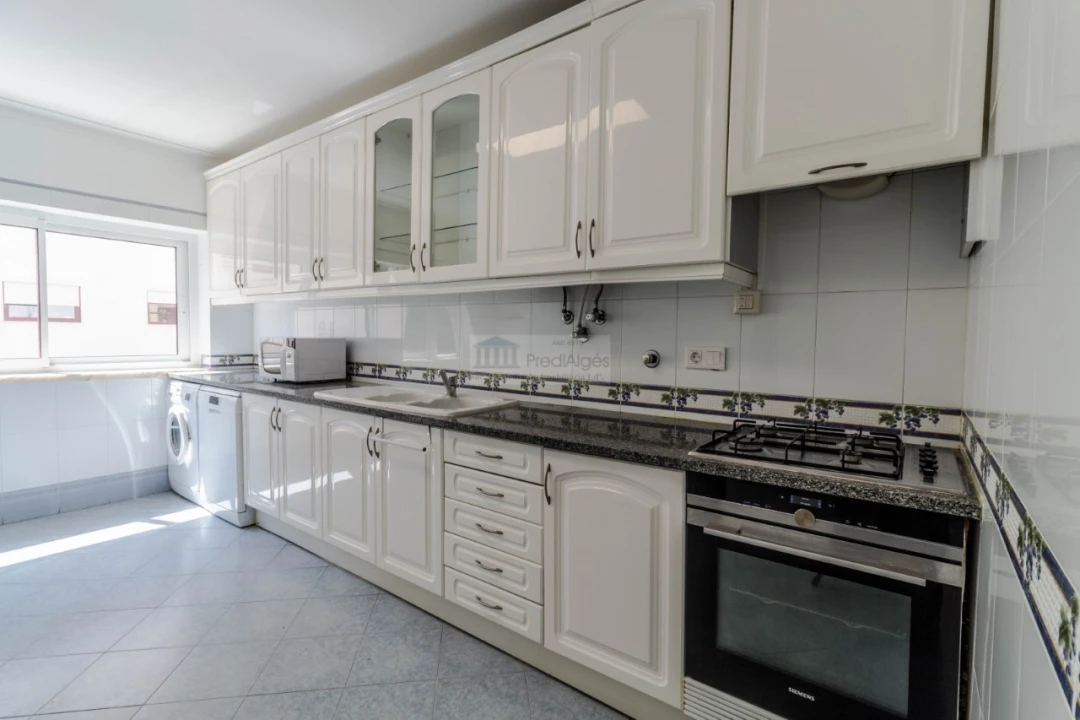 Apartamento T2 para Arrendamento em Algés, Linda-A-Velha e Cruz Quebrada-Dafundo Foto 8