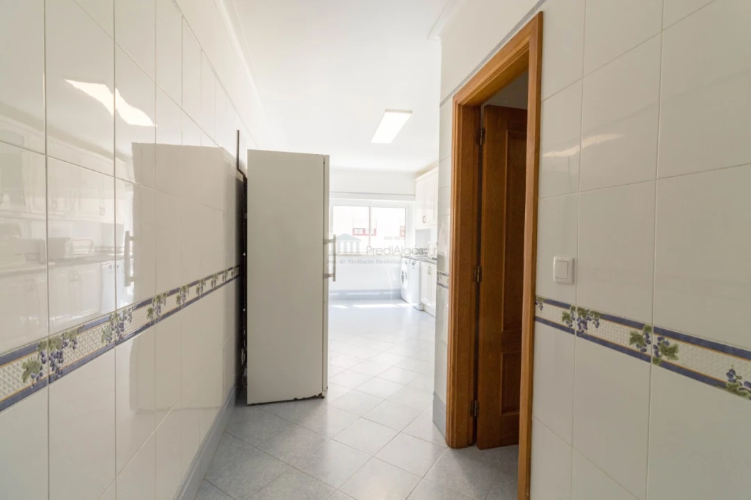 Apartamento T2 para Arrendamento em Algés, Linda-A-Velha e Cruz Quebrada-Dafundo Foto 9