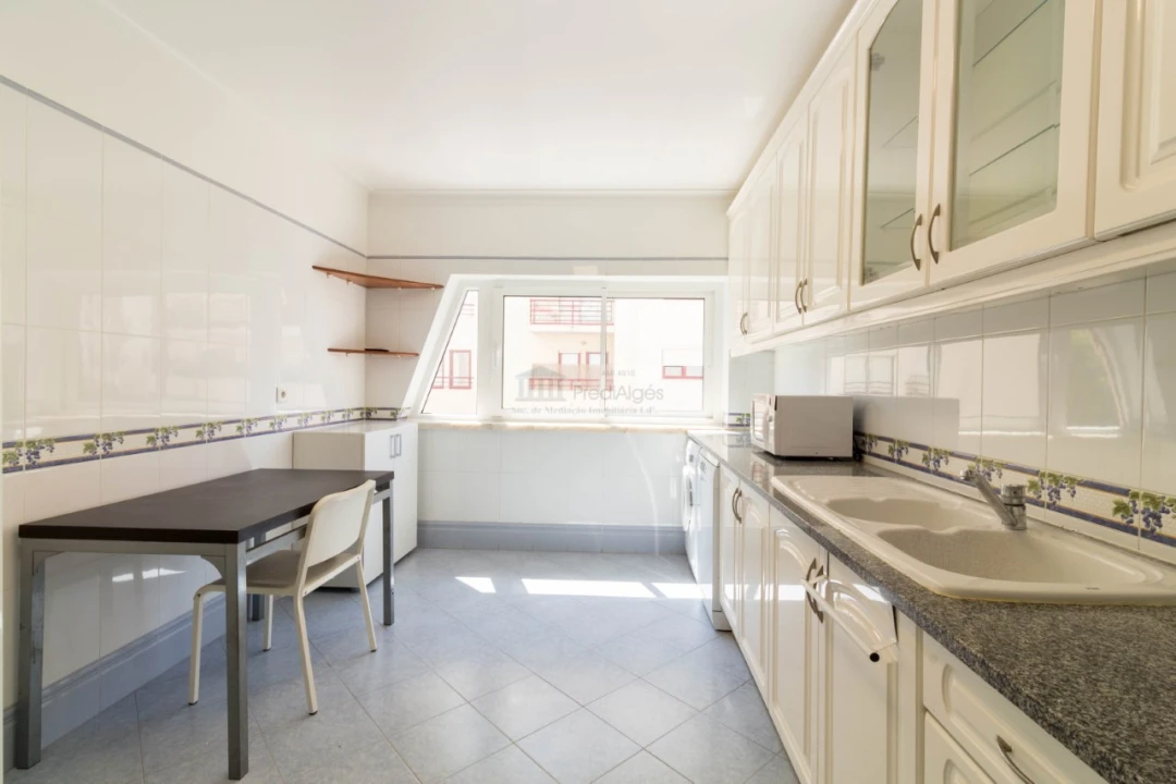 Apartamento T2 para Arrendamento em Algés, Linda-A-Velha e Cruz Quebrada-Dafundo Foto 10