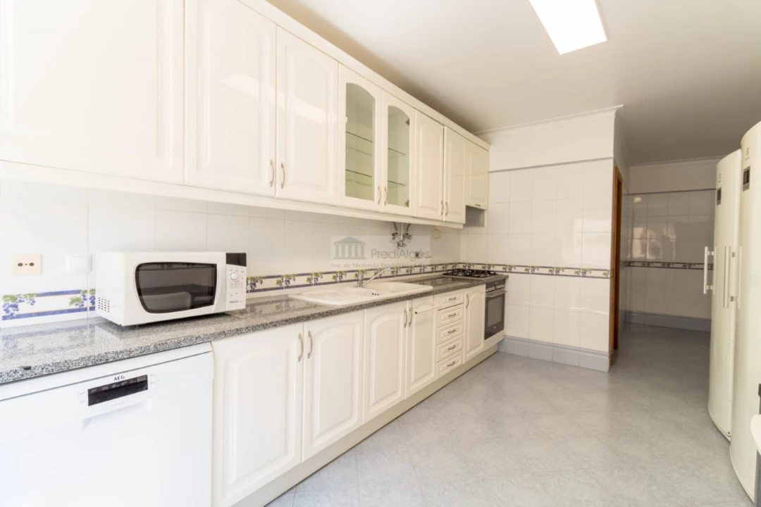 Apartamento T2 para Arrendamento em Algés, Linda-A-Velha e Cruz Quebrada-Dafundo Foto 12