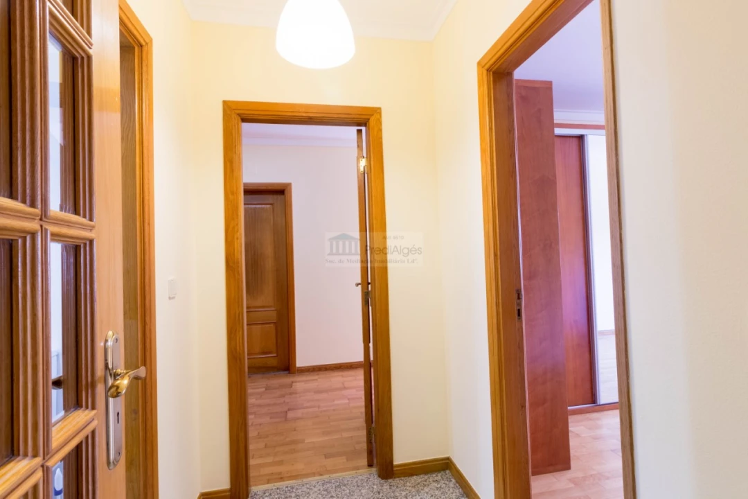 Apartamento T2 para Arrendamento em Algés, Linda-A-Velha e Cruz Quebrada-Dafundo Foto 13