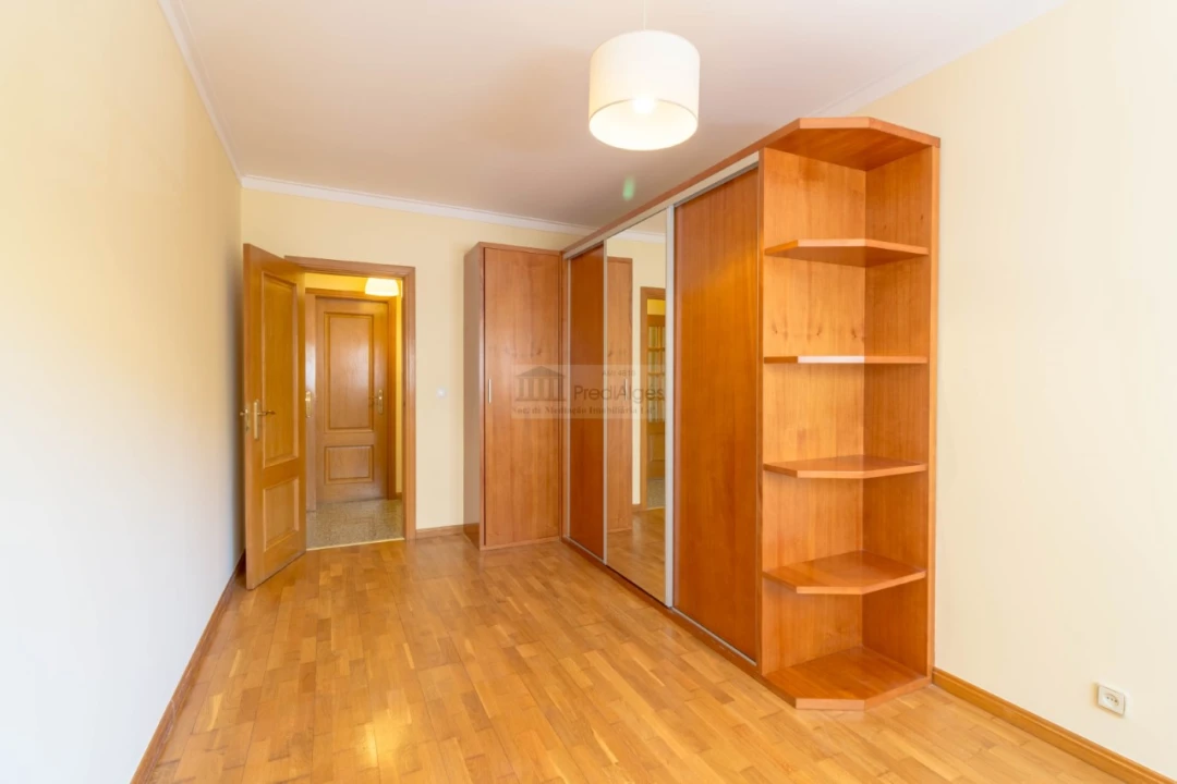 Apartamento T2 para Arrendamento em Algés, Linda-A-Velha e Cruz Quebrada-Dafundo Foto 15
