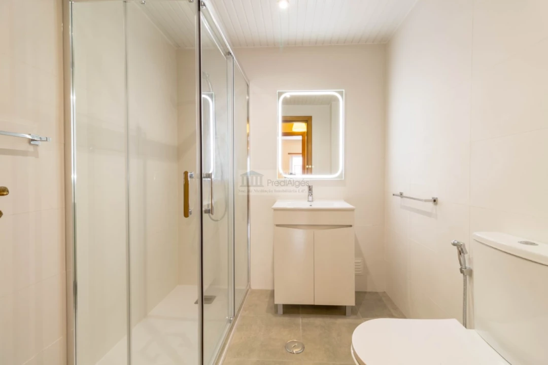 Apartamento T2 para Arrendamento em Algés, Linda-A-Velha e Cruz Quebrada-Dafundo Foto 16