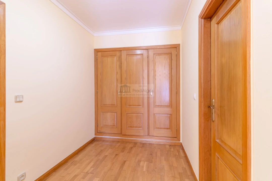 Apartamento T2 para Arrendamento em Algés, Linda-A-Velha e Cruz Quebrada-Dafundo Foto 19