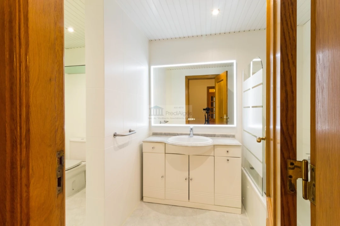 Apartamento T2 para Arrendamento em Algés, Linda-A-Velha e Cruz Quebrada-Dafundo Foto 20