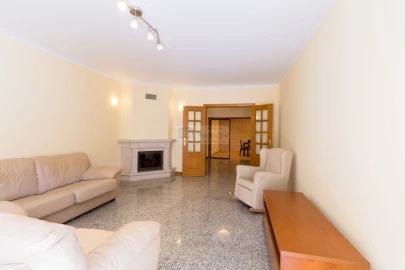 Apartamento T2 para Arrendamento em Algés, Linda-A-Velha e Cruz Quebrada-Dafundo