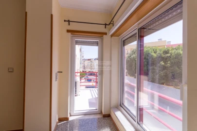 Apartamento T2 para Arrendamento em Algés, Linda-A-Velha e Cruz Quebrada-Dafundo