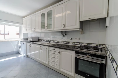Apartamento T2 para Arrendamento em Algés, Linda-A-Velha e Cruz Quebrada-Dafundo