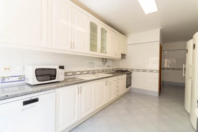 Apartamento T2 para Arrendamento em Algés, Linda-A-Velha e Cruz Quebrada-Dafundo