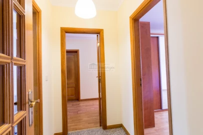 Apartamento T2 para Arrendamento em Algés, Linda-A-Velha e Cruz Quebrada-Dafundo