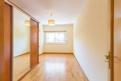 Apartamento T2 para Arrendamento em Algés, Linda-A-Velha e Cruz Quebrada-Dafundo