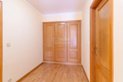 Apartamento T2 para Arrendamento em Algés, Linda-A-Velha e Cruz Quebrada-Dafundo