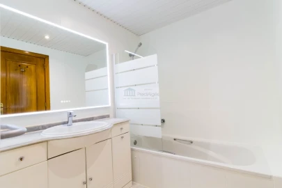 Apartamento T2 para Arrendamento em Algés, Linda-A-Velha e Cruz Quebrada-Dafundo